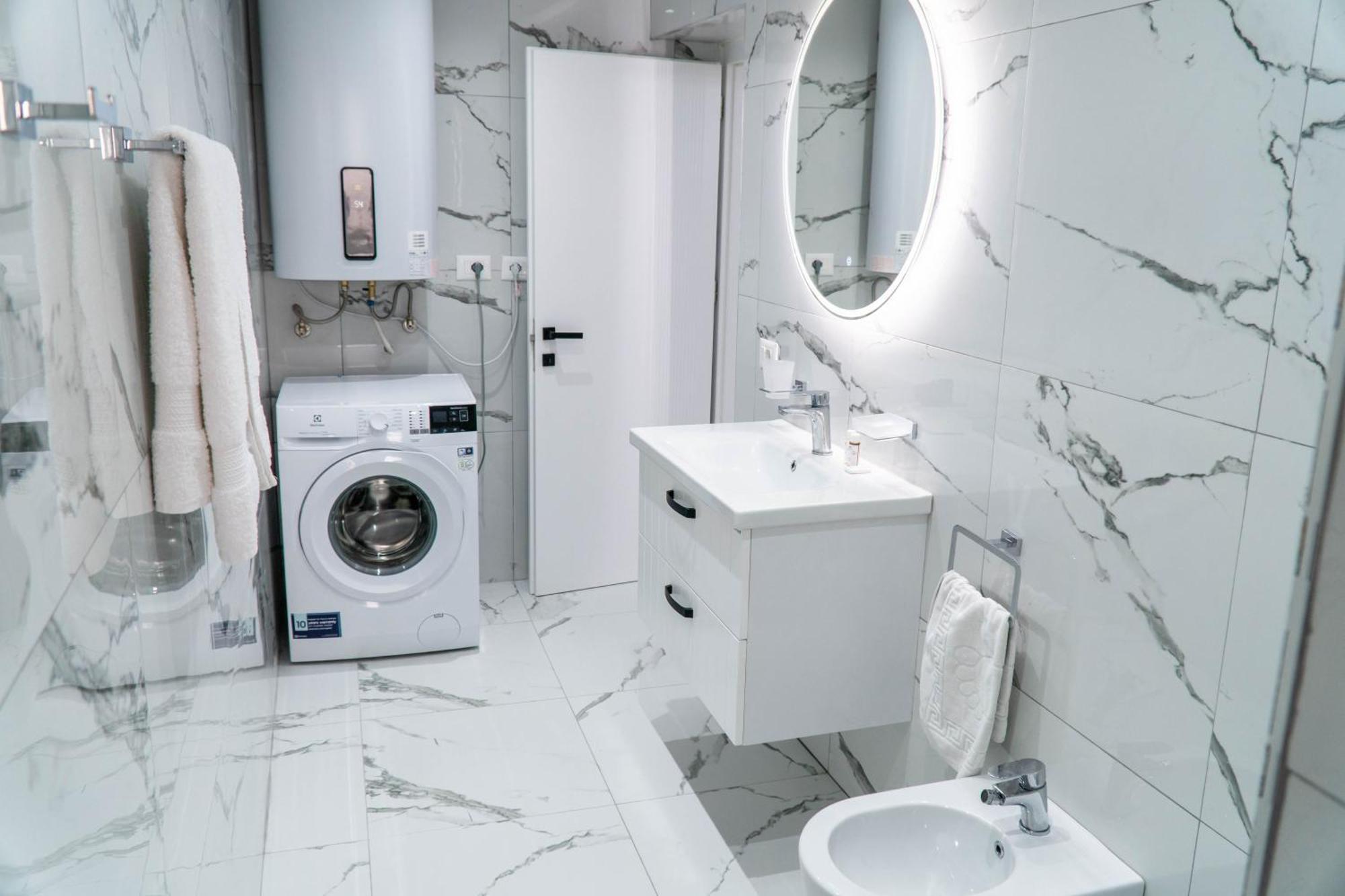 Signature 8 * Tirana